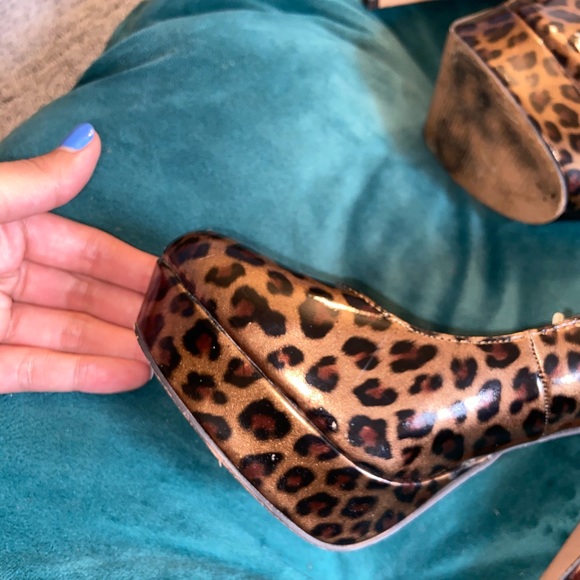 F21 Cheetah Print Bronze 4.5inch Heels - Picture 7 of 7